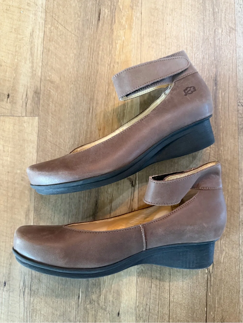 Loints of Holland Sydney Leather Mary Jane Shoes | Brown